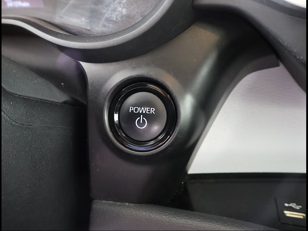 Used 2025 Celestial Silver Metallic Toyota XLE 8-Passenger image 10