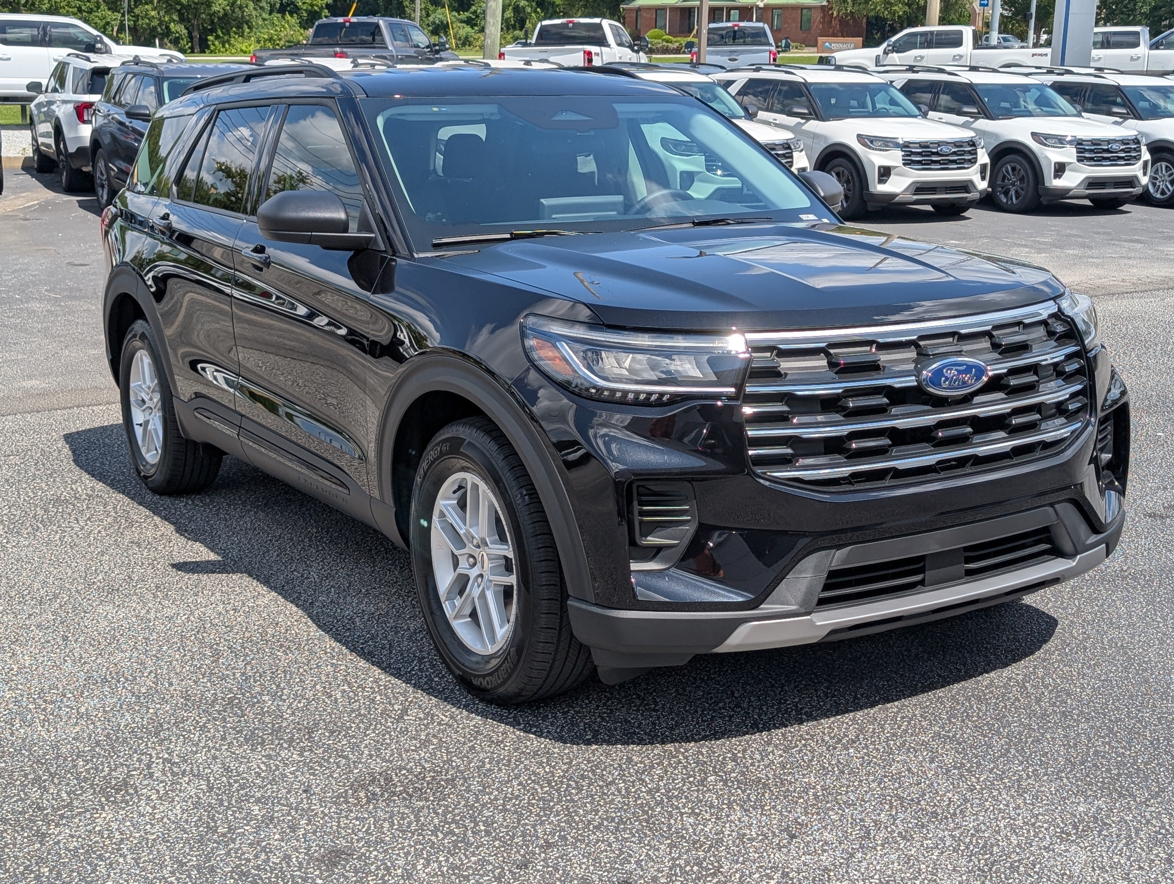 New 2026 Agate Black Metallic FORD Active image 4