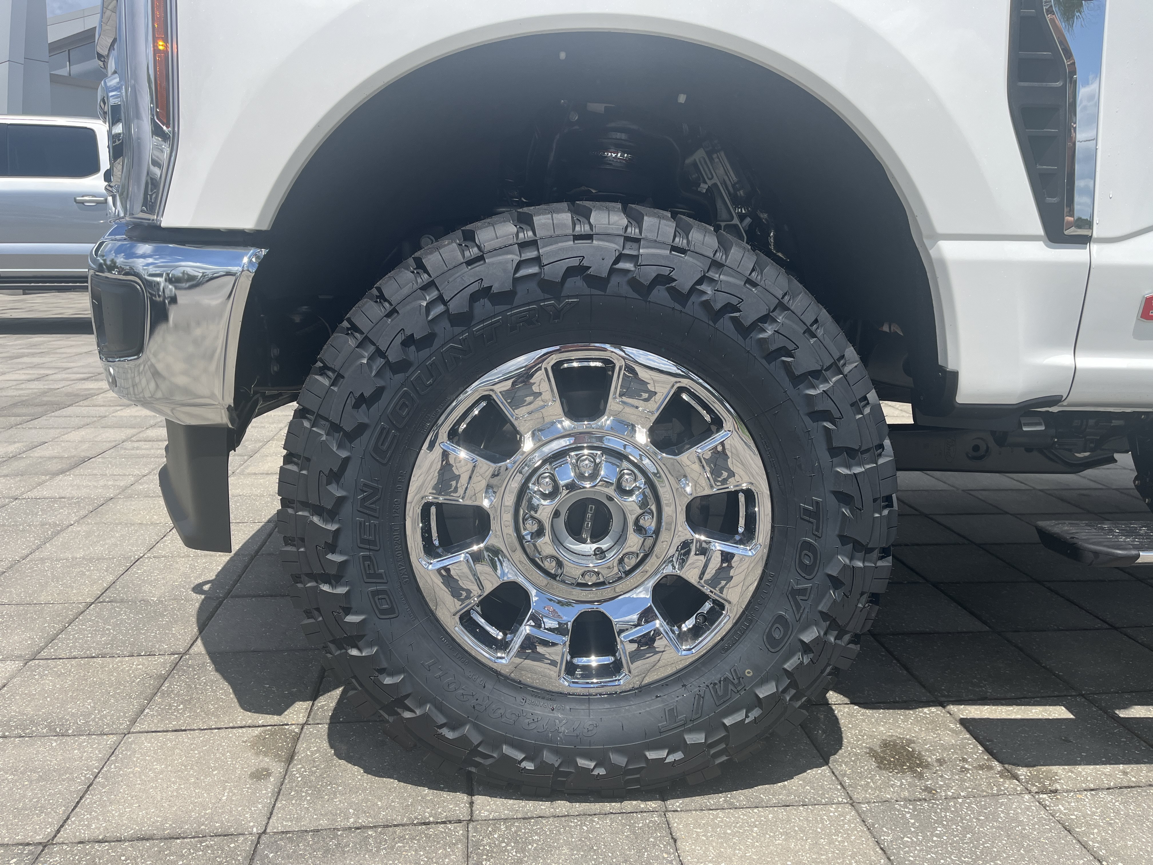 New 2026 Star White Metallic Tri-Coat Ford F-350® Lariat® image 10