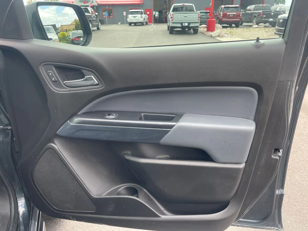 Used 2017 Gray Chevrolet Z71 image 40