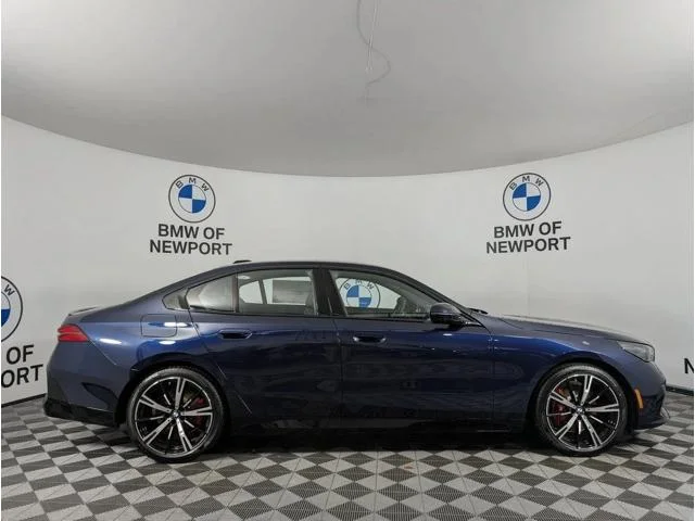 New 2026 Tanzanite Blue II Metallic BMW 530i xDrive image 5