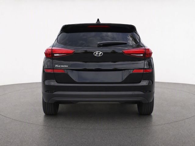 Used 2019 Black Hyundai SE image 7