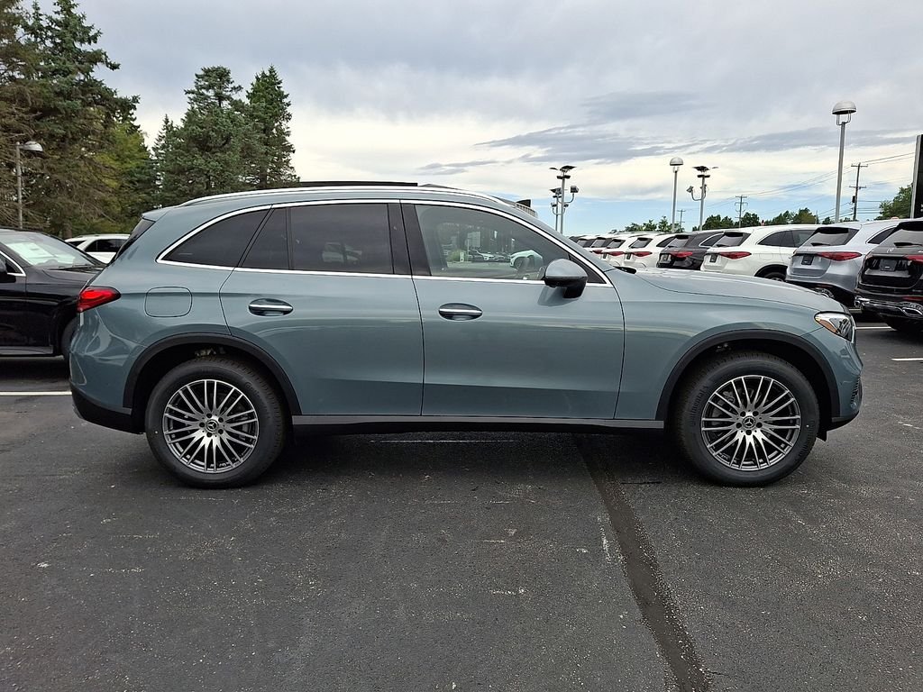 2027 Mercedes-Benz GLC 300 AWD 4MATIC® photo 7