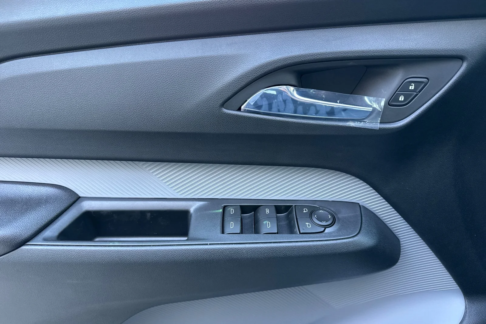 2027 Chevrolet Bolt LT - Photo 10