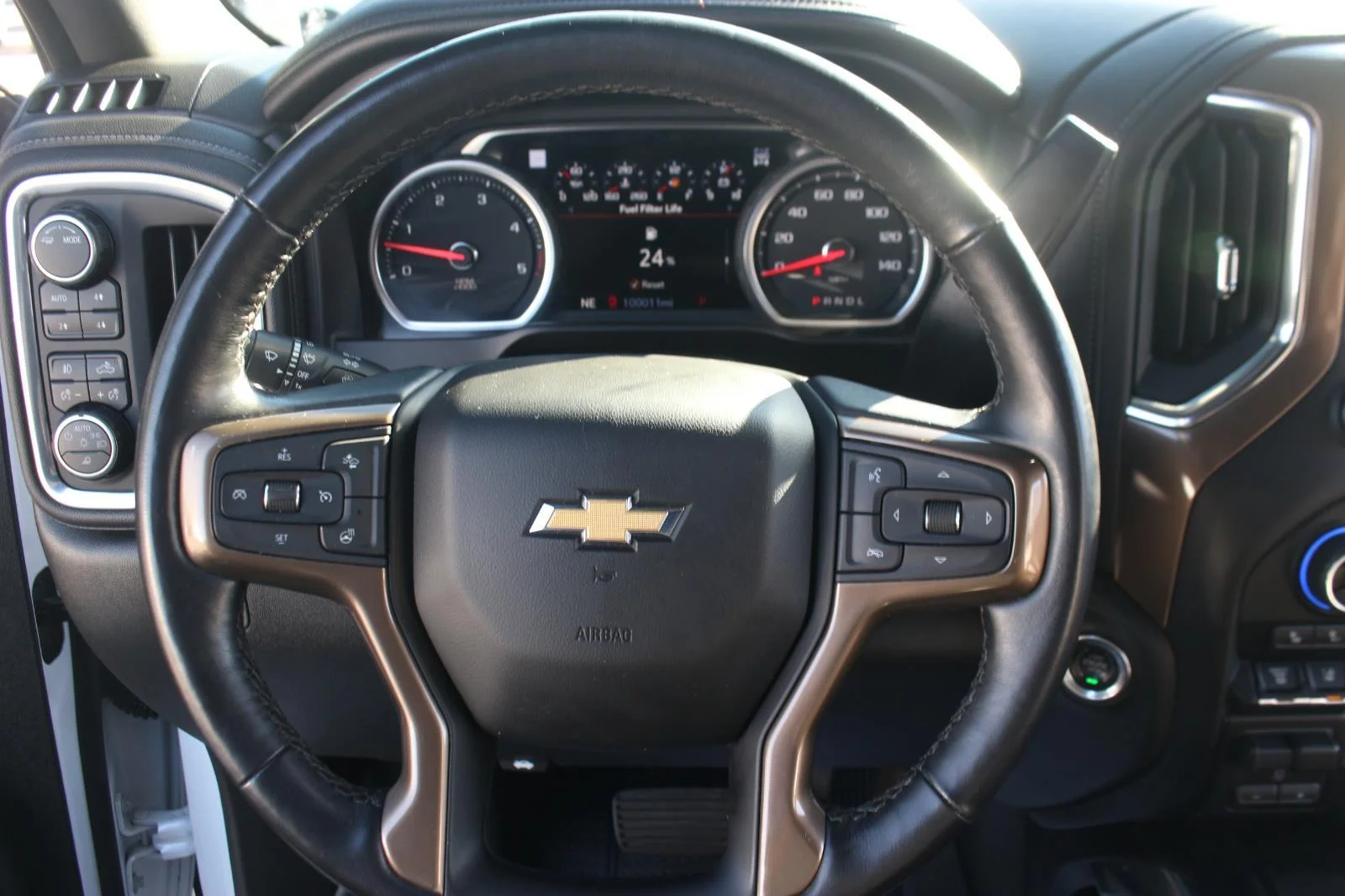 Used 2021 IRIDESCENT PEARL TRICOAT Chevrolet High Country image 18