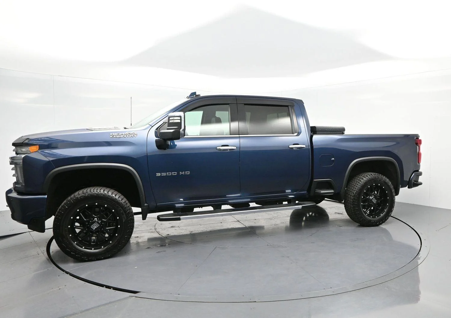 Used 2020 NORTHSKY BLUE METALLIC Chevrolet High Country image 4
