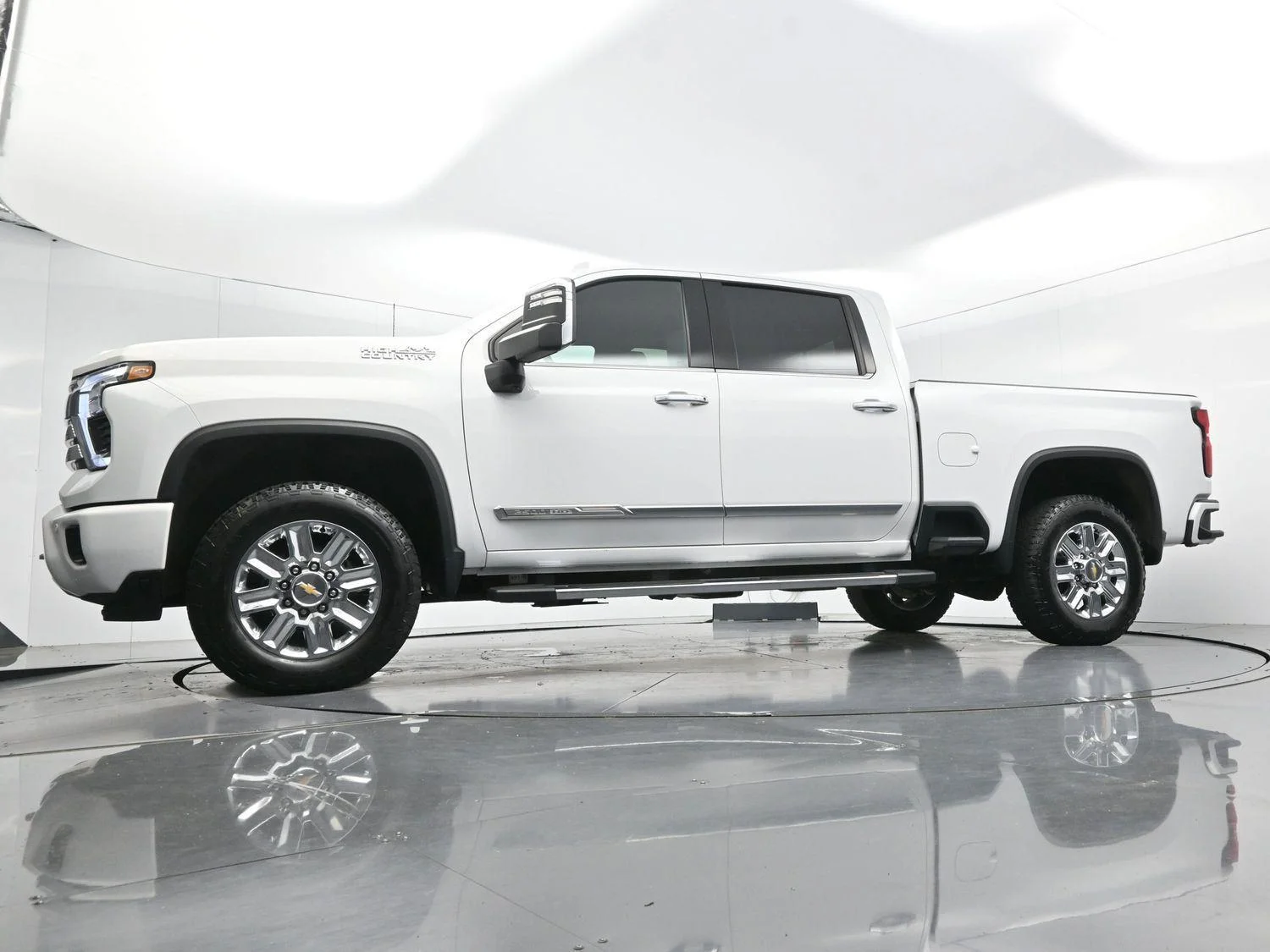 Used 2024 Summit White Chevrolet High Country image 39
