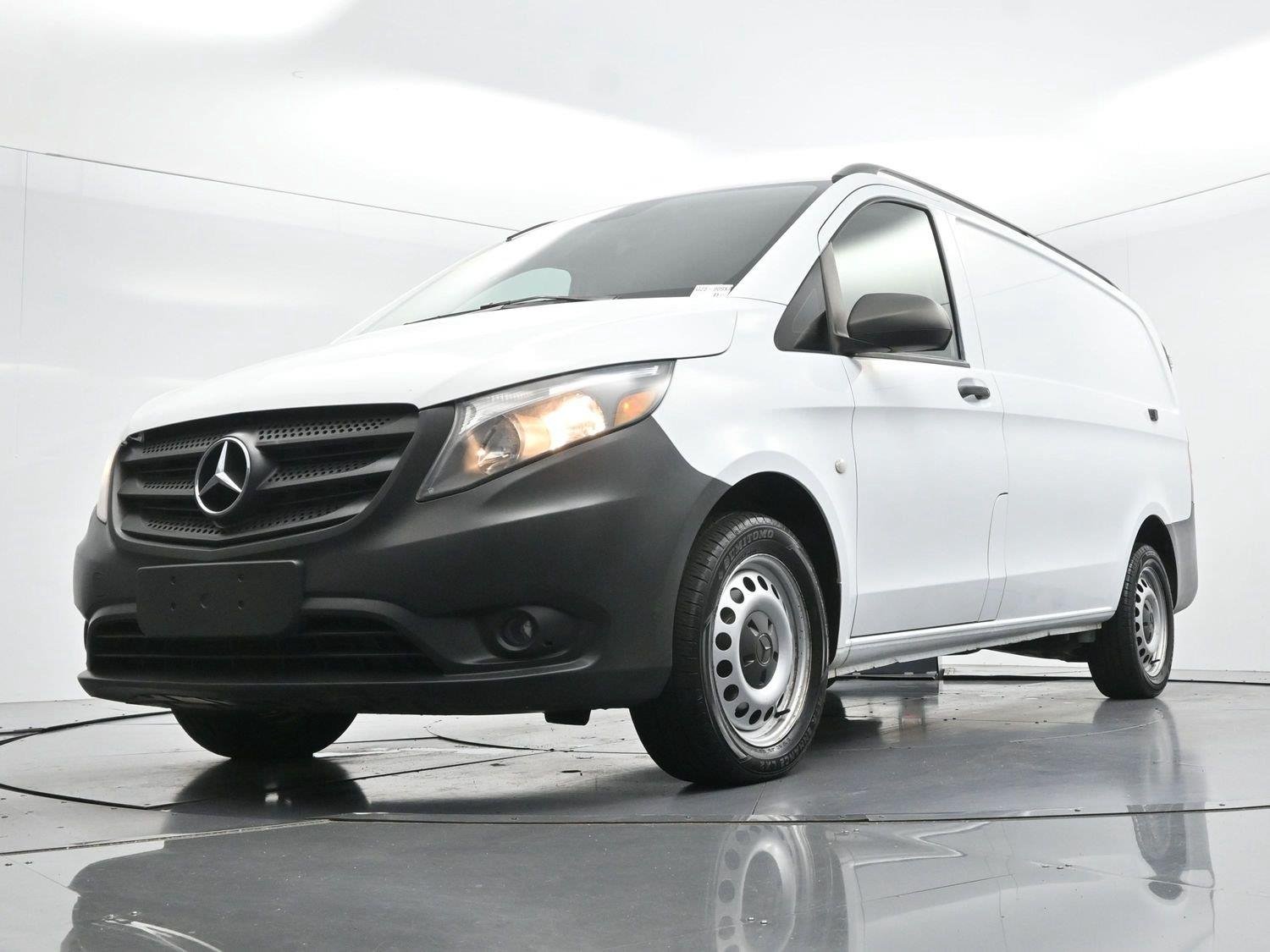 Used 2016 Arctic White Mercedes-Benz RWD 126" image 39