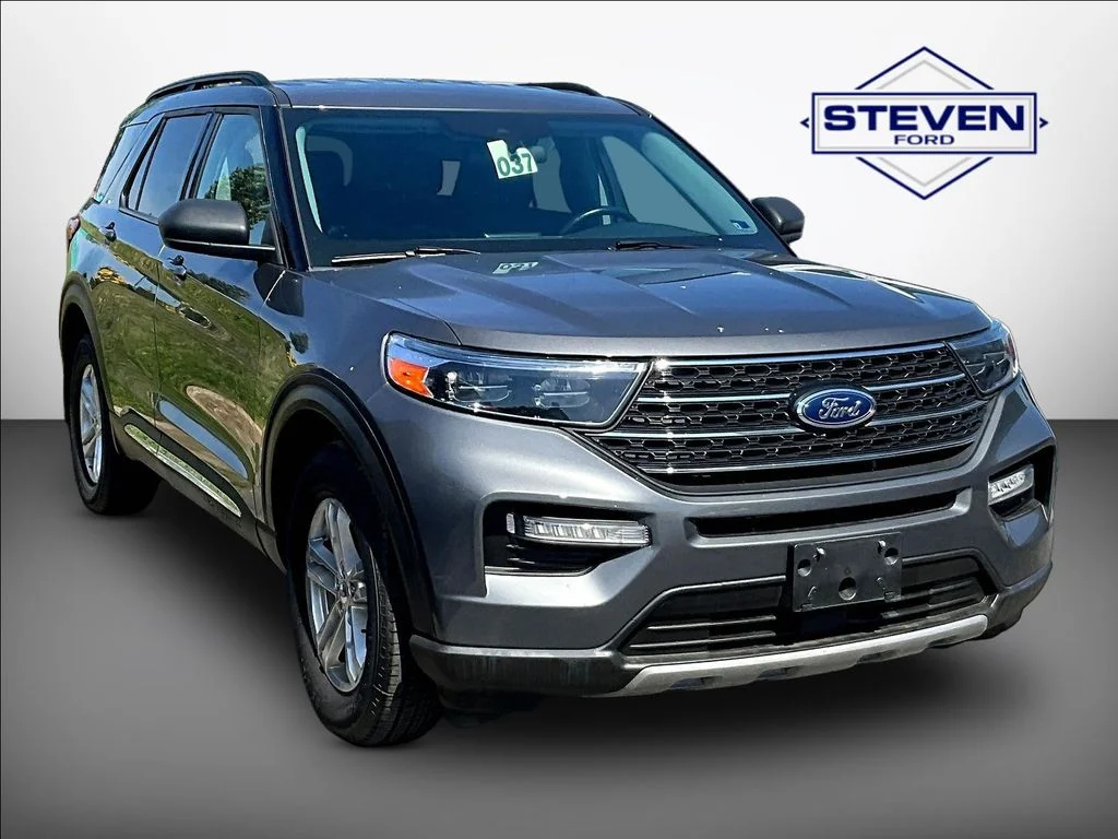 2023 Ford Explorer XLT 4WD's photo
