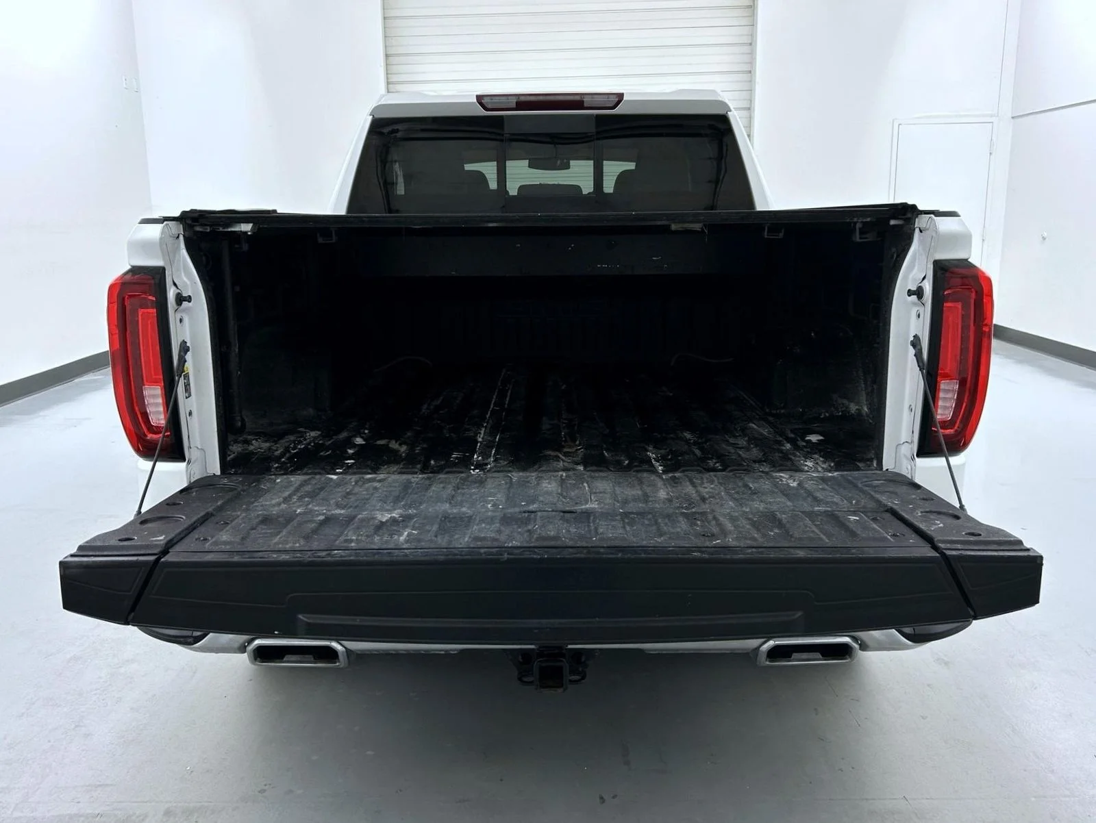 Used 2021 White GMC SLT image 22