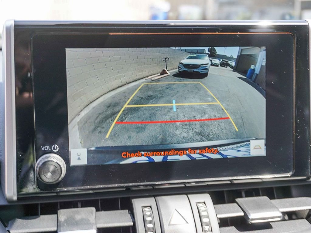 Used 2023  Toyota XLE Premium image 23