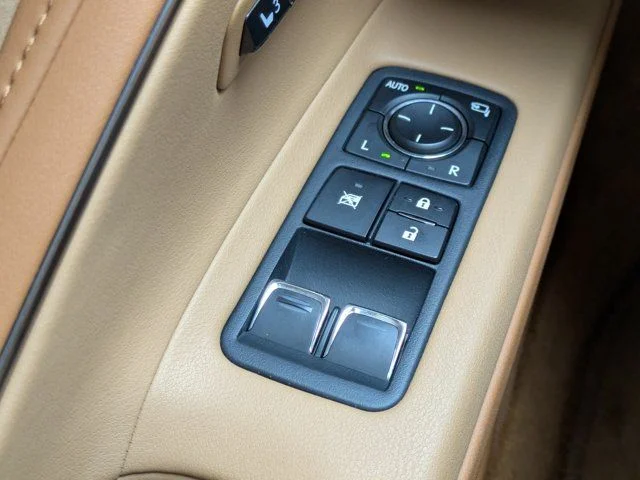 Used 2018 Infrared Lexus 500 image 22