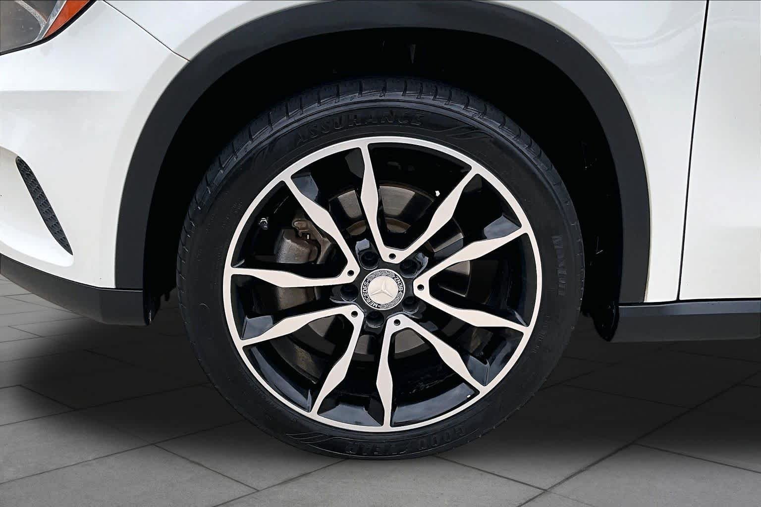 Used 2017 Cirrus White Mercedes-Benz GLA 250 image 10