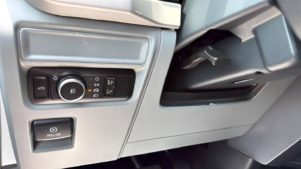 Used 2023 Blue Ford XLT image 17