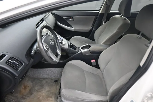 Used 2013 White Toyota Two image 22