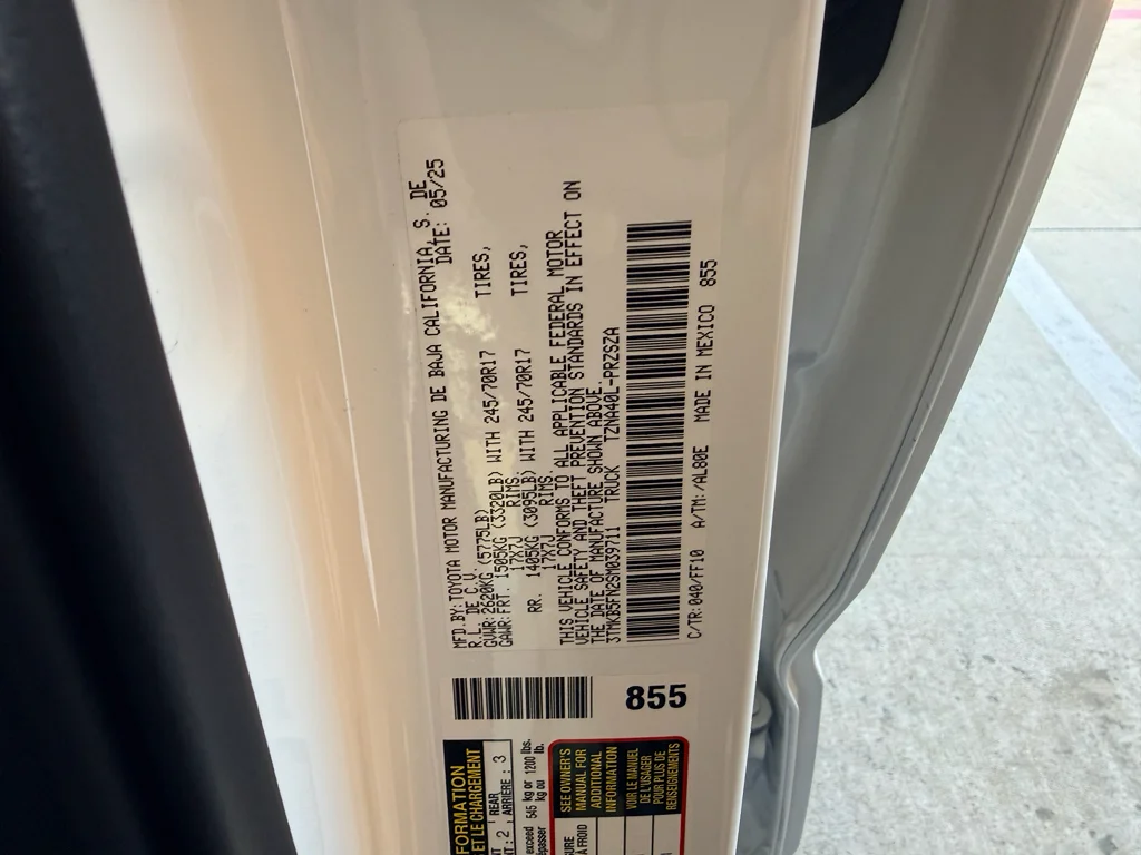 Used 2025 Ice Cap Toyota SR5 image 31