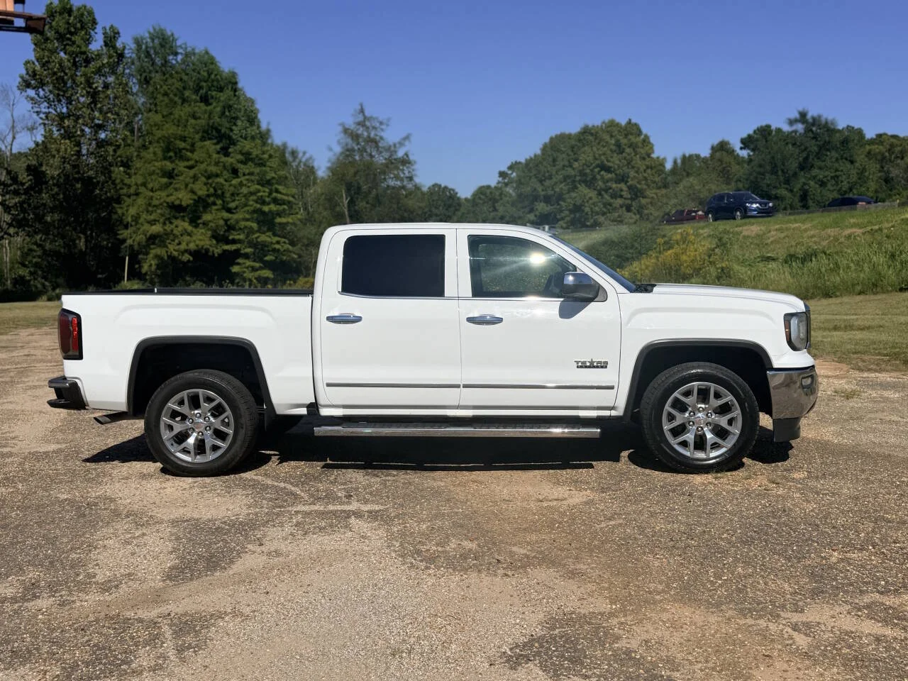 Used 2018 White GMC SLT 4x2 4dr Crew Cab 5.8 ft. SB image 6