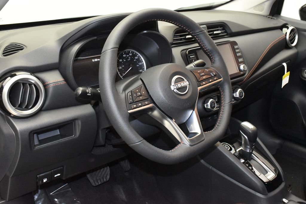 2025 Nissan Versa Sedan SR - Photo 15