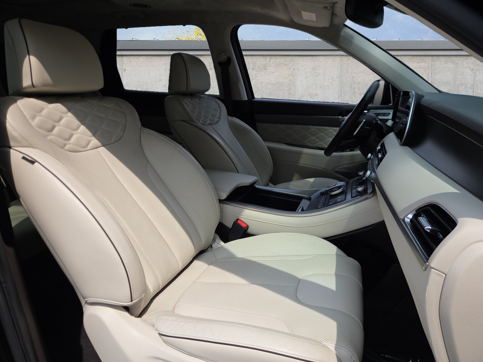 Used 2020 Black Hyundai Limited image 30