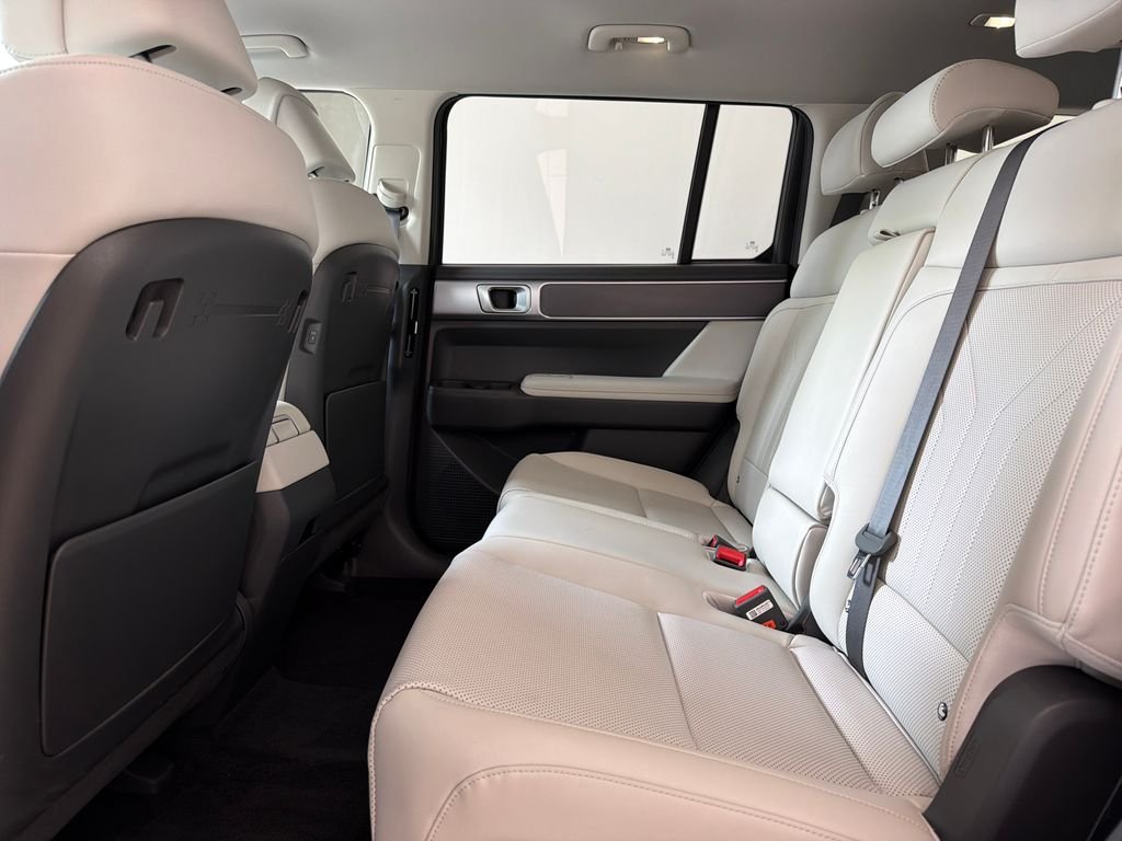 Used 2025 Hampton Gray Hyundai SEL image 27