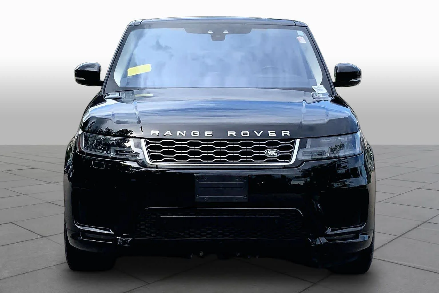 Used 2018 Narvik Black Land Rover HSE image 4