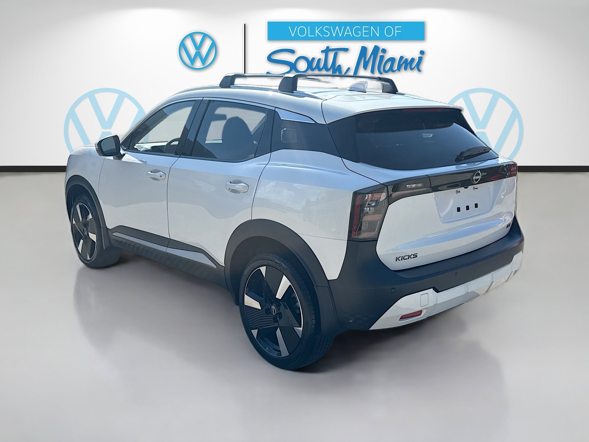 Used 2025 Aspen White Tricoat Nissan SR image 5