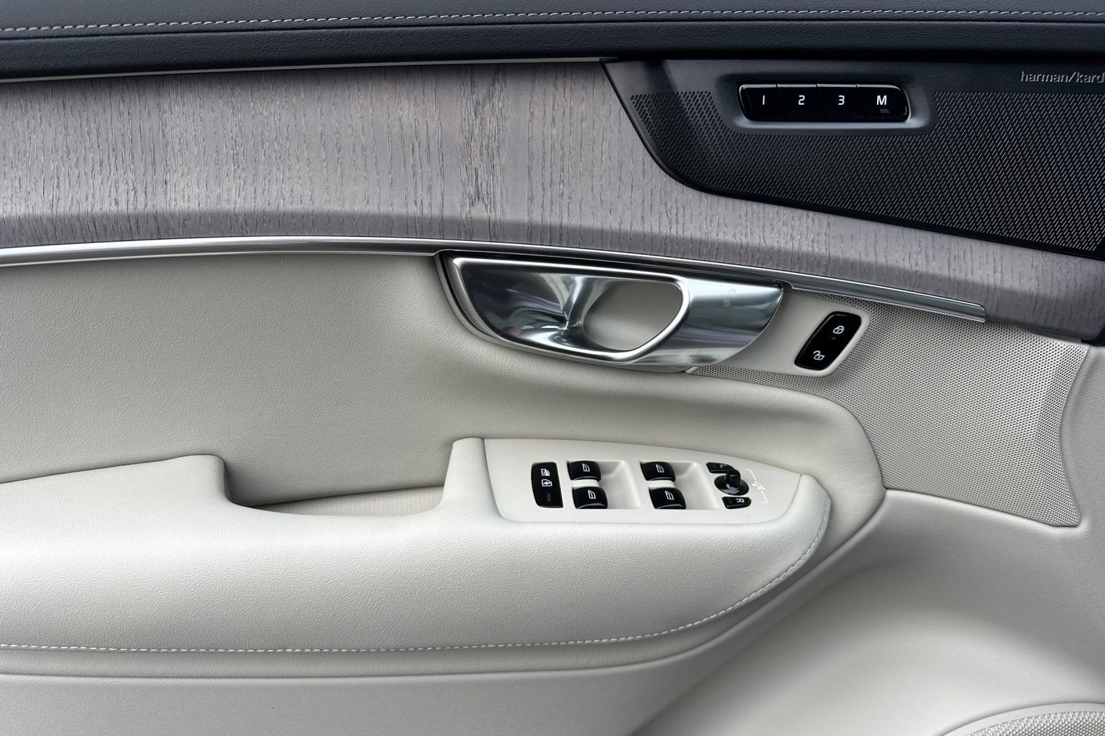 2026 Volvo XC90 Ultra - Photo 10