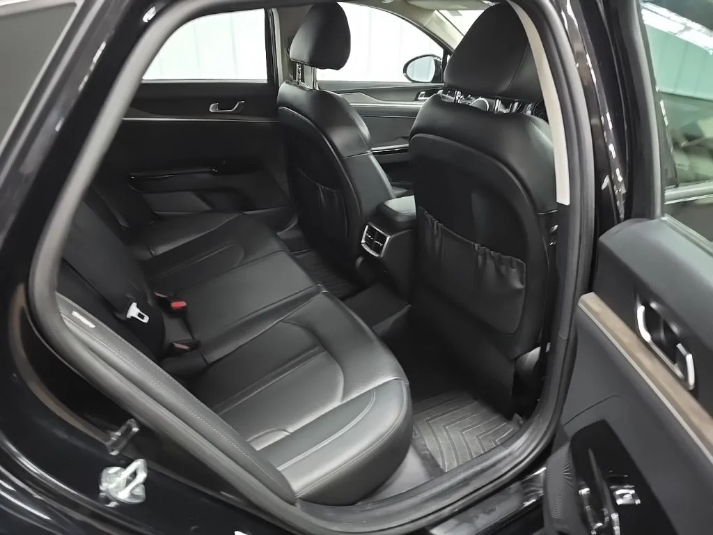 Used 2021 Black Kia EX image 19