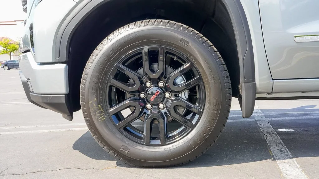 New 2026 Sterling Metallic GMC Elevation image 9
