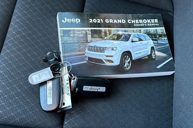 Used 2021 Silver Jeep Laredo E image 10