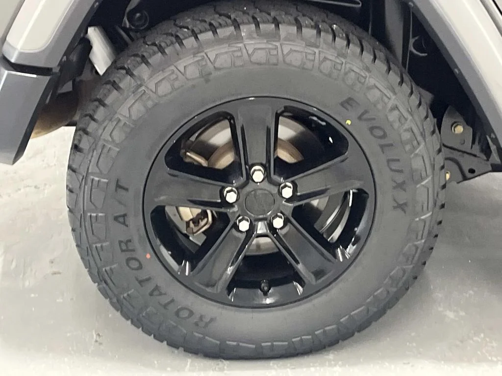 Used 2020 Sting-Gray Clearcoat Jeep Sahara Altitude 4WD 2.0L 1 Owner image 9