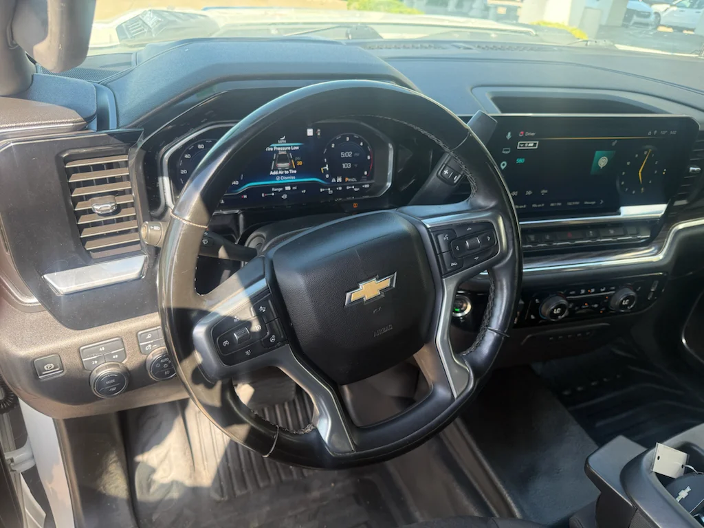 Used 2025 Summit White Chevrolet LT image 16