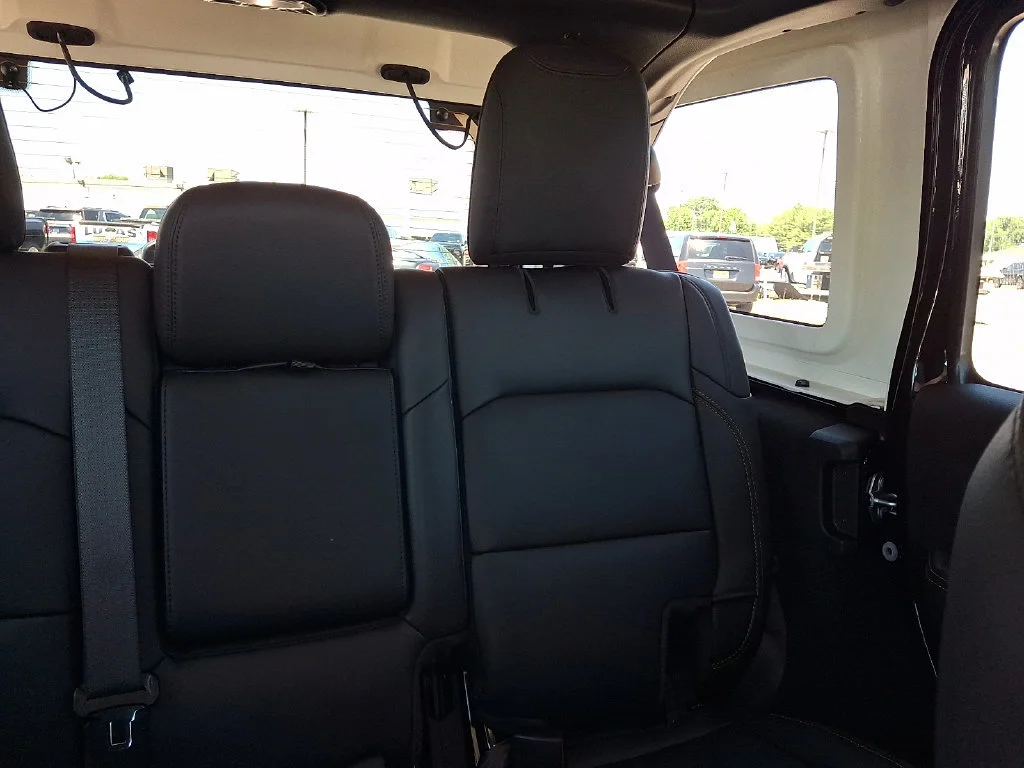 New 2026 Black Clear-Coat Exterior Paint Jeep Sahara image 15