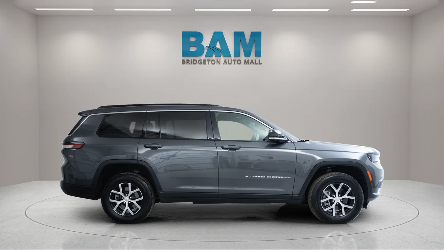 Used 2024 Gray Jeep Limited image 8