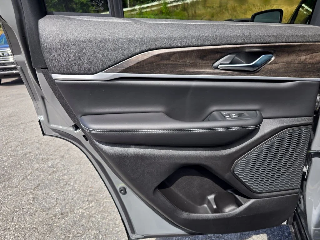 New 2027 Gray Jeep Laredo Altitude image 37