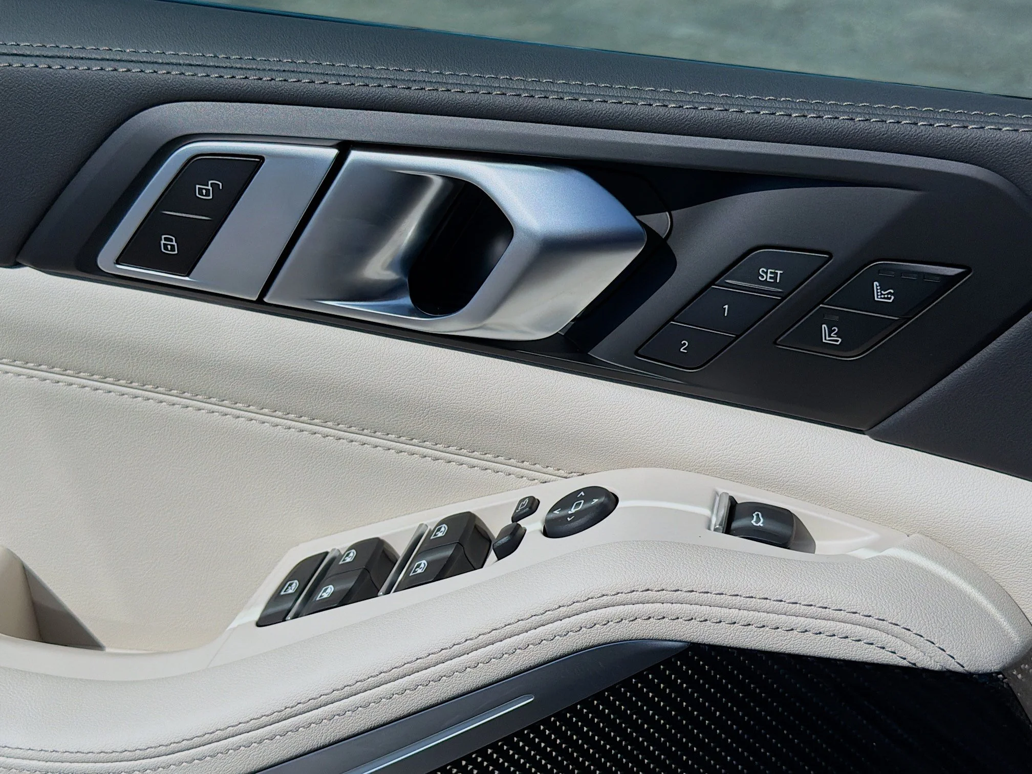 New 2026 Black Sapphire Metallic BMW M60i image 24
