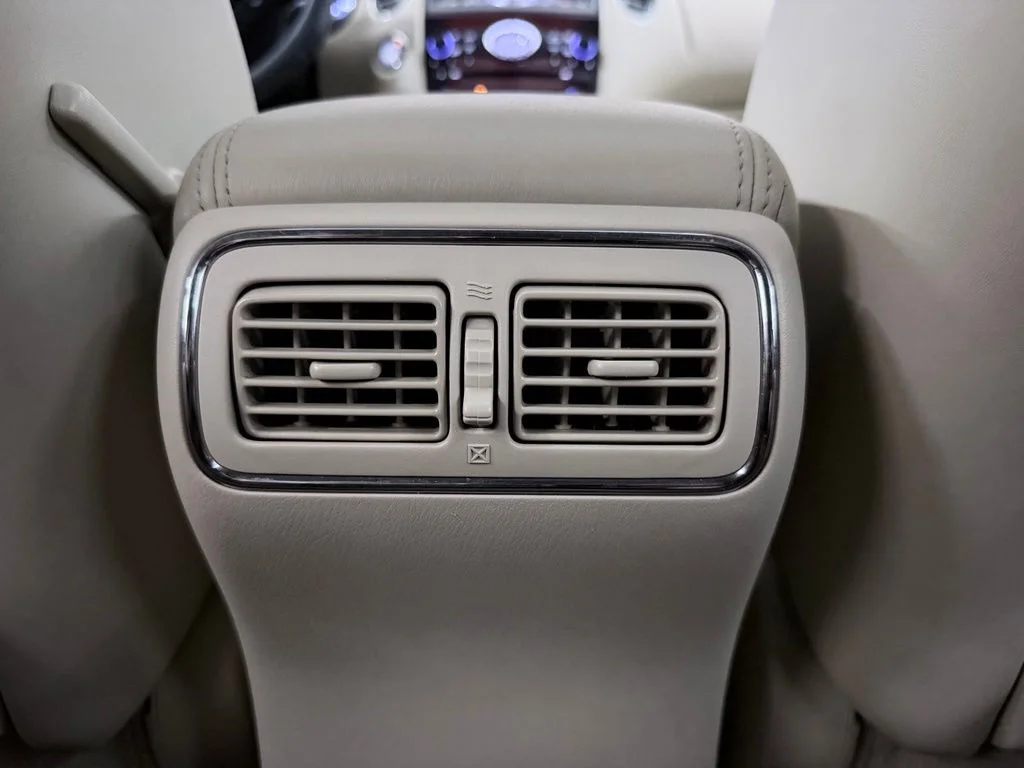 Used 2017 White INFINITI Base image 30