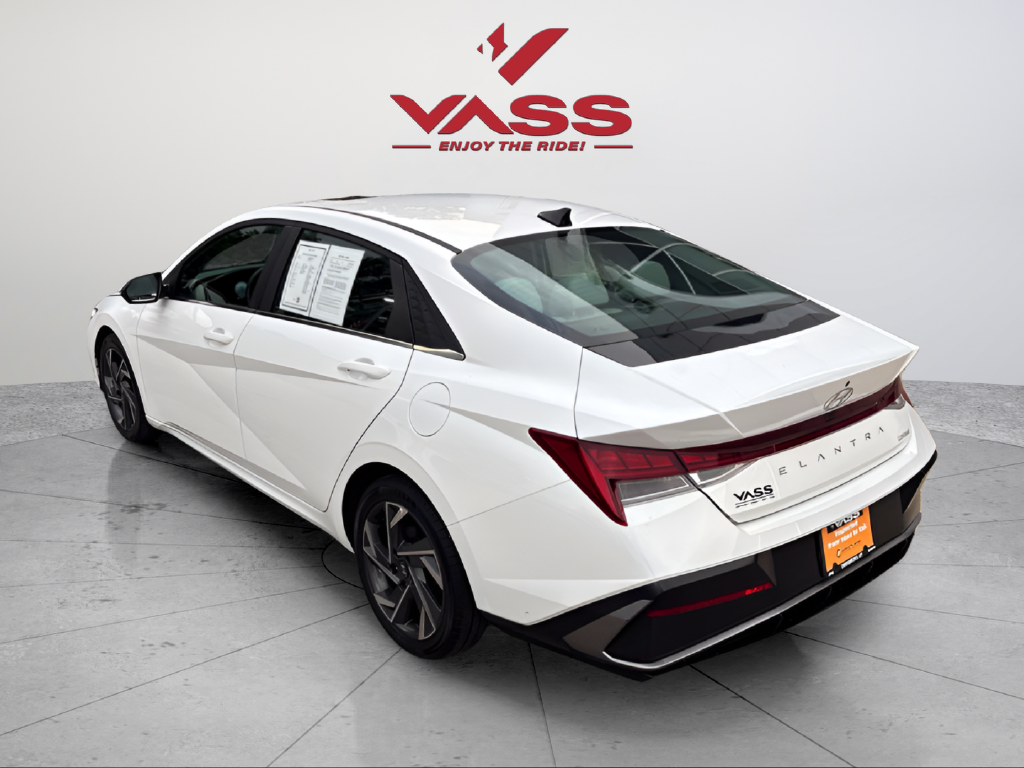 Used 2025 White Hyundai Limited image 3