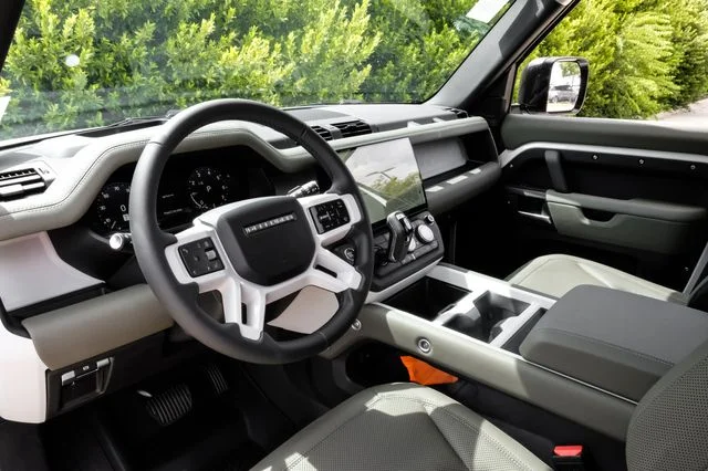 New 2026 Fuji White Land Rover S image 3