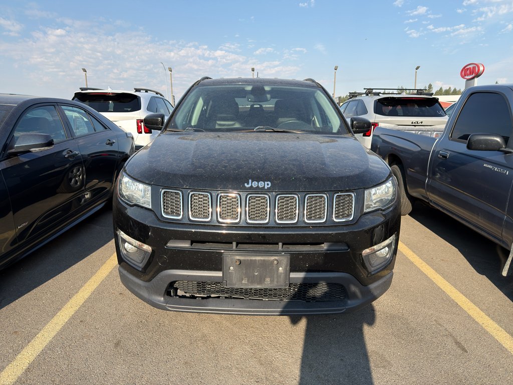 Used 2019 Diamond Black Crystal Pearlcoat Jeep Latitude image 2