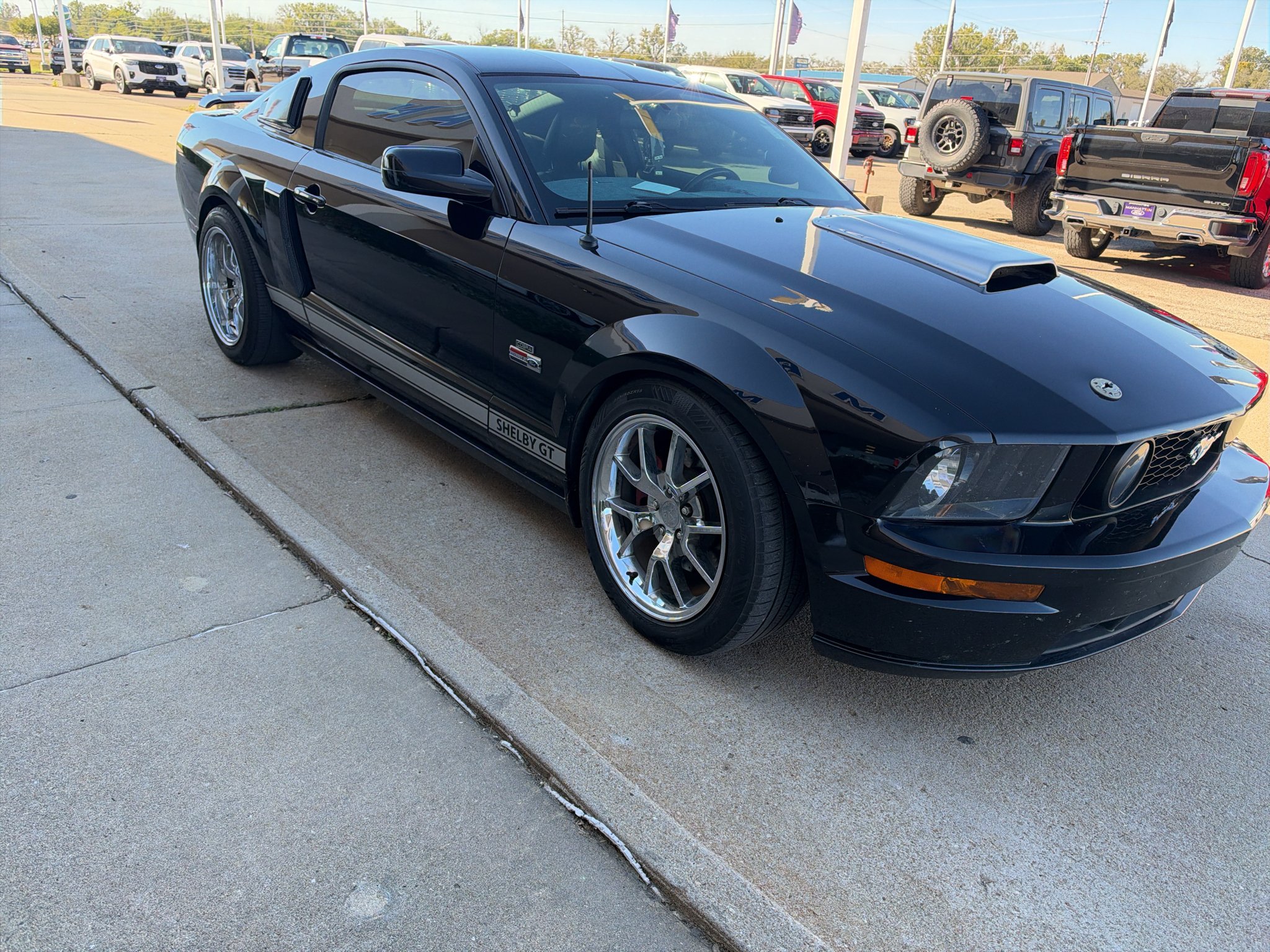 Used 2007 Black Clearcoat Ford GT Premium image 4