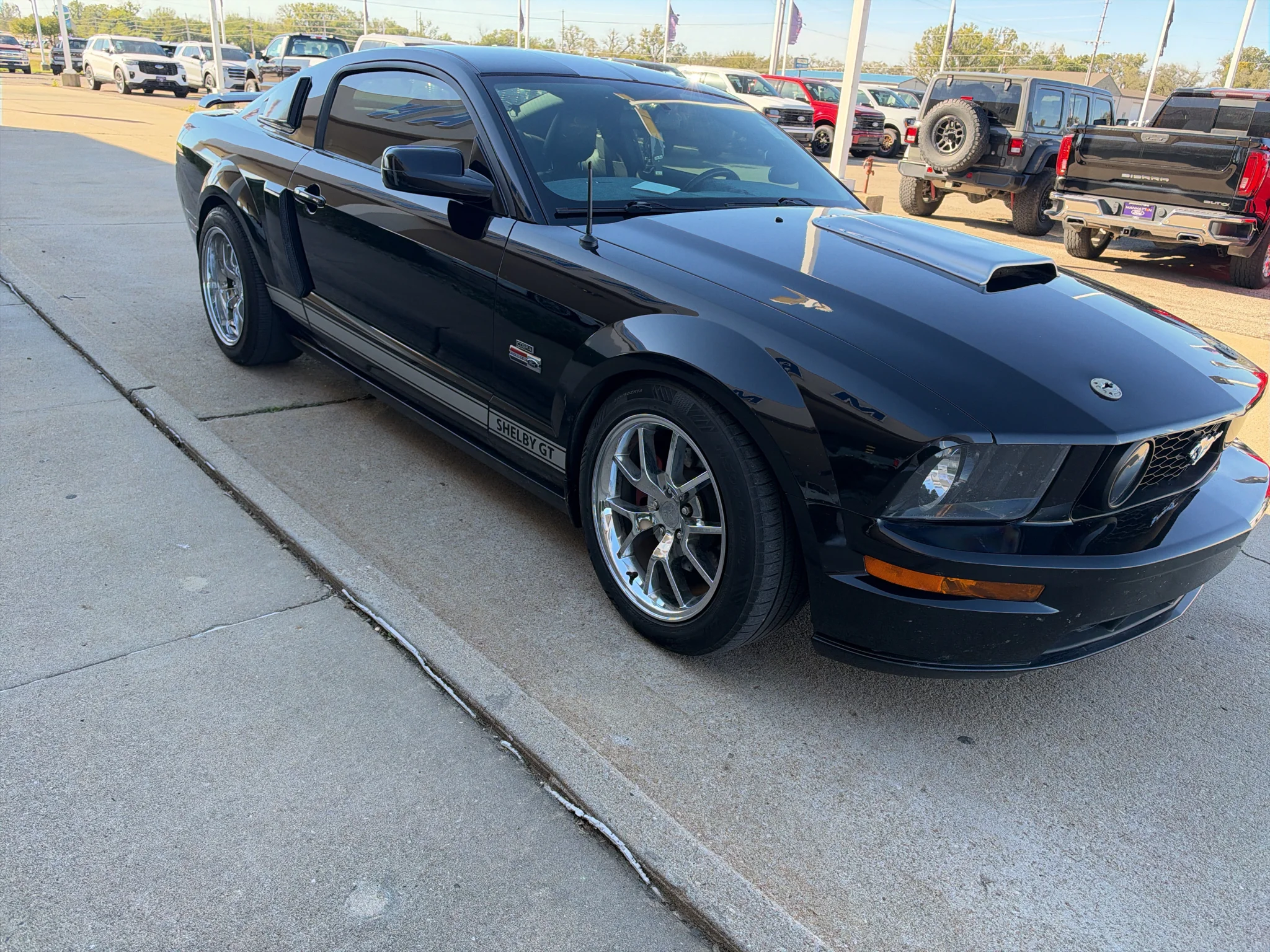 Used 2007 Black Clearcoat Ford GT Premium image 4
