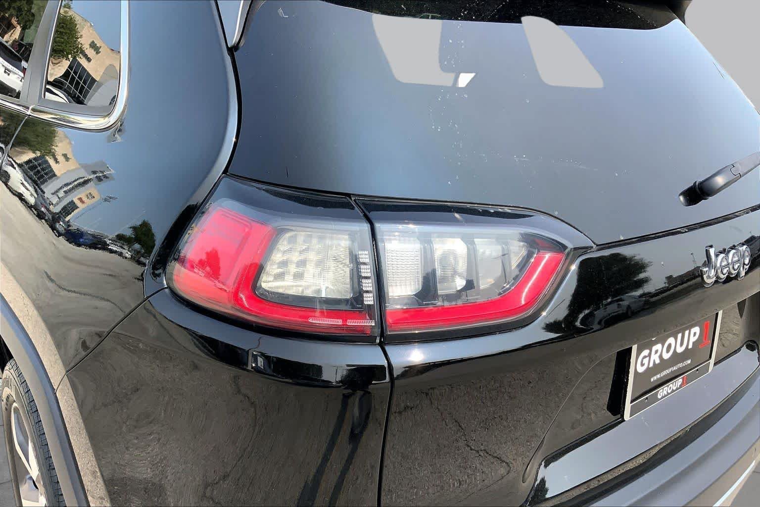 Used 2020 Diamond Black Crystal Pearlcoat Jeep Limited image 25