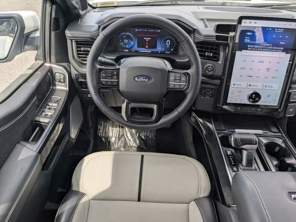 2025 Ford F-150 Lightning Platinum - Photo 19