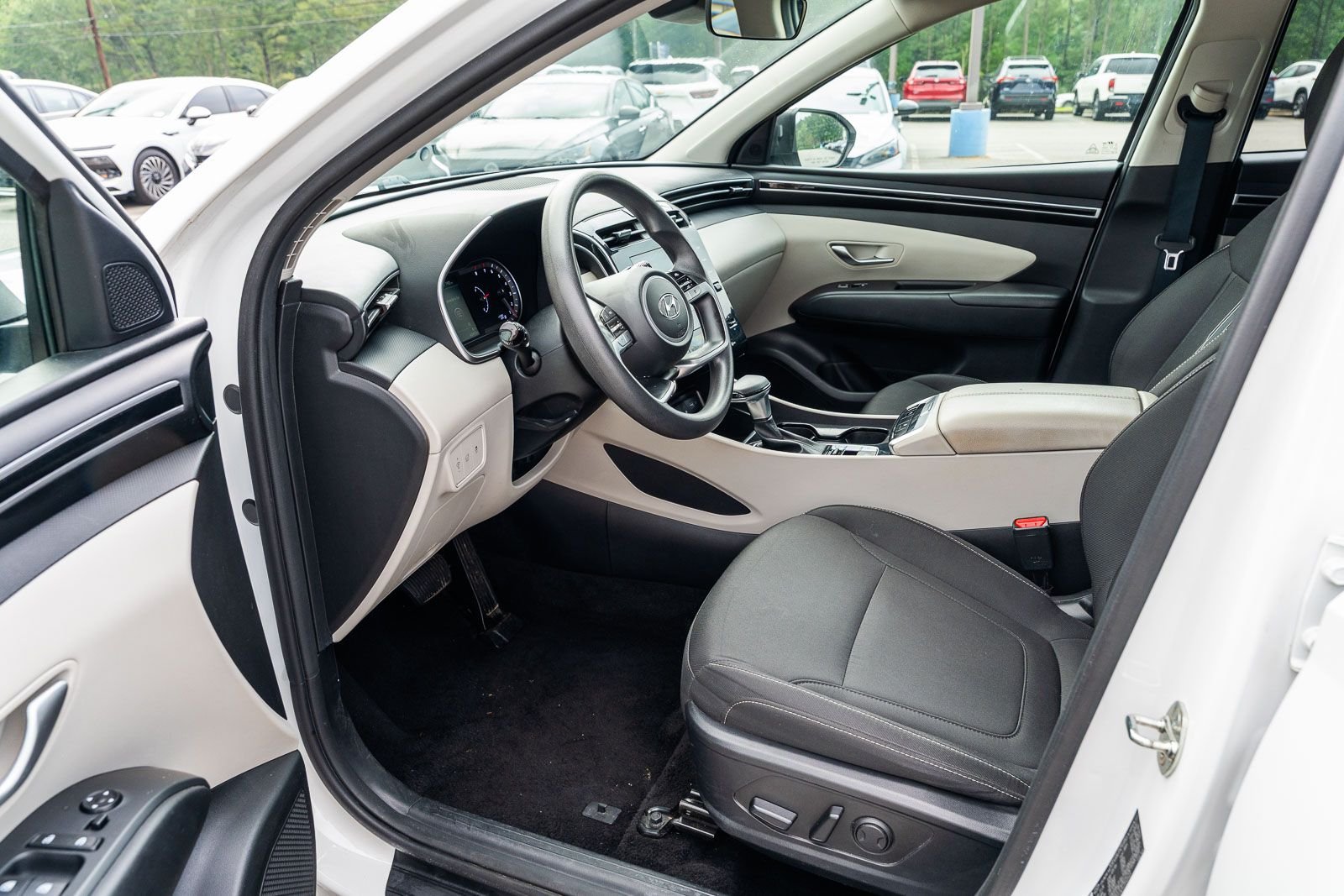 Used 2024 White Hyundai SEL image 16
