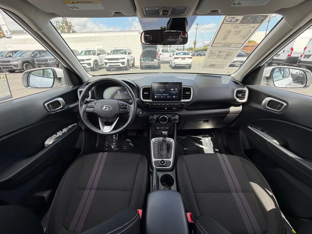 Used 2025 White Hyundai SEL image 12