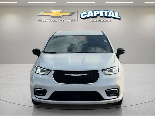 Used 2024 White Chrysler Touring L image 8