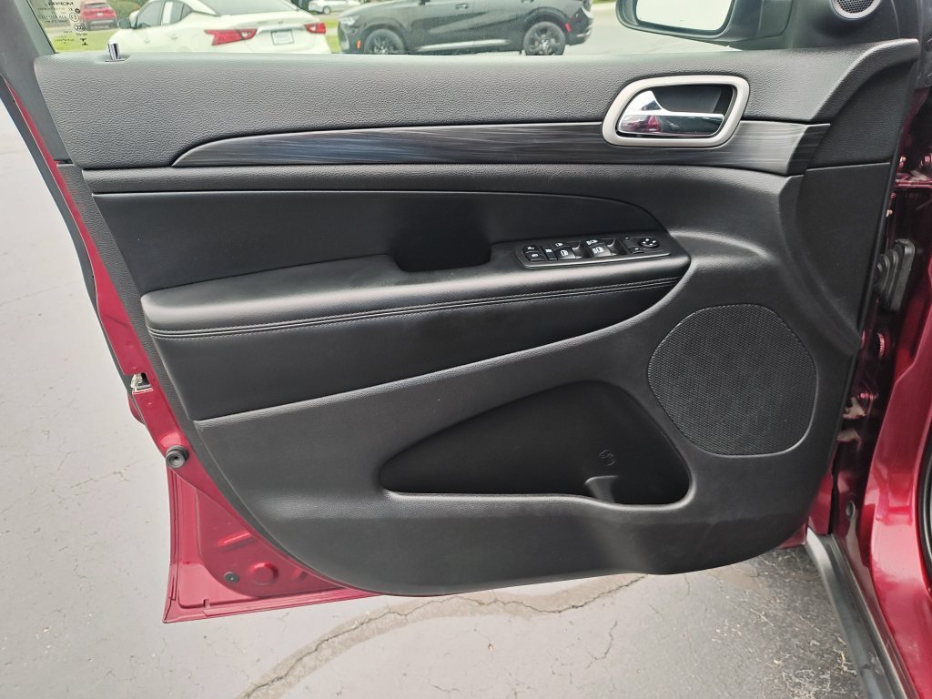Used 2020 Red Jeep Laredo E image 12