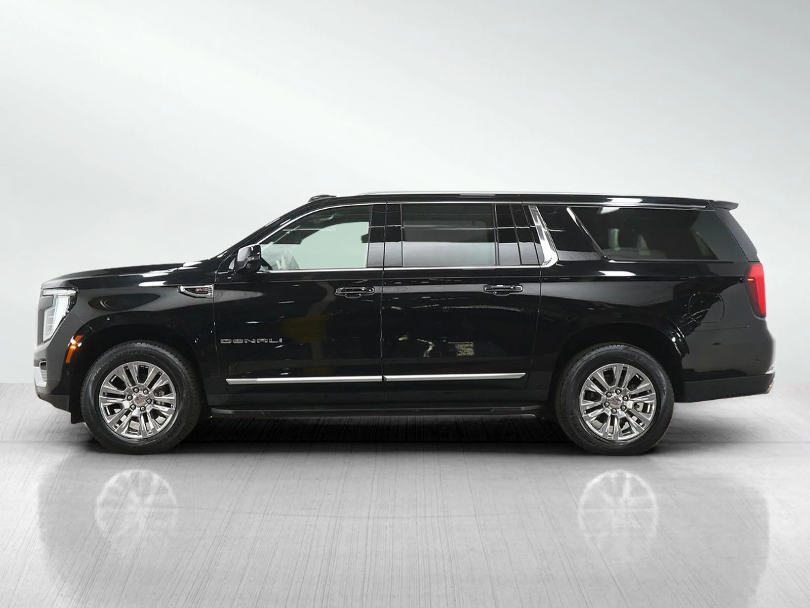 Used 2025 GMC Yukon XL Denali with VIN 1GKS2JRL9SR288075 for sale in Minneapolis, Minnesota