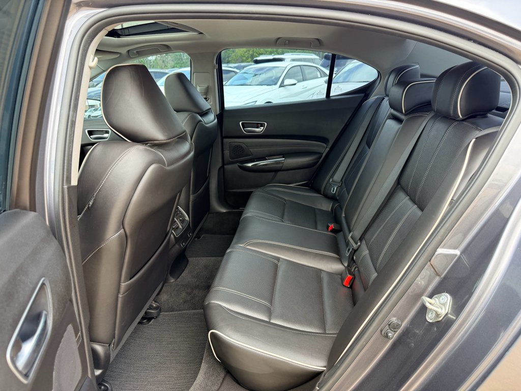 Used 2018 Crystal Black Pearl Acura w/Advance Pkg image 24
